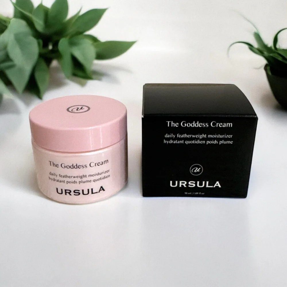 URSULA The Goddess Cream - Daily Featherweight Moisturizer - Picture 4 of 5